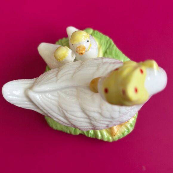 Mama Duck & Her Ducklings w/ Bonnets Fine Porcelain Figurine 4" H x 4" W - Picture 3 of 3